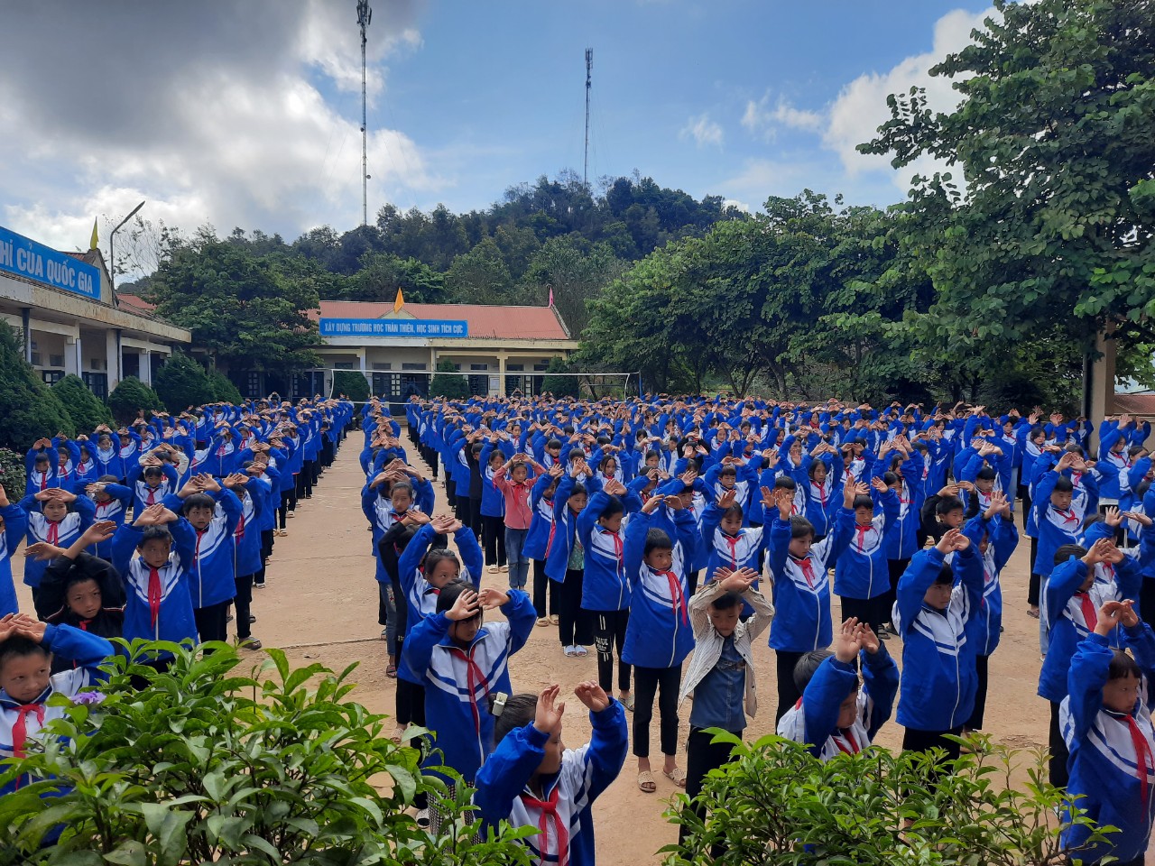 Học sinh hoạt động ngoại khoá